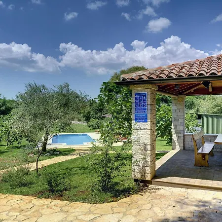 Rustic In With Swimming Pool Casa vacanze Valtura