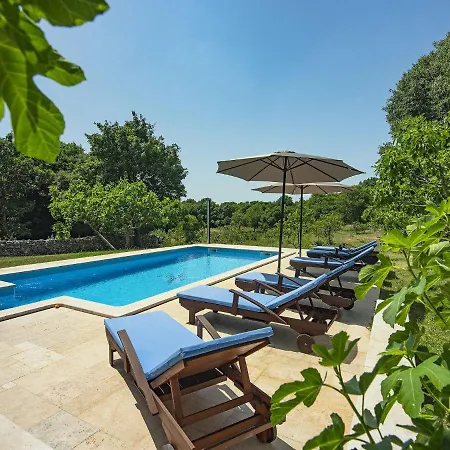 Rustic In With Swimming Pool Vikendica *