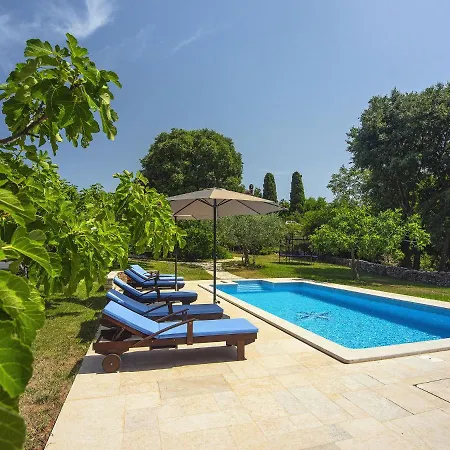 Rustic In With Swimming Pool Holiday home Valtura
