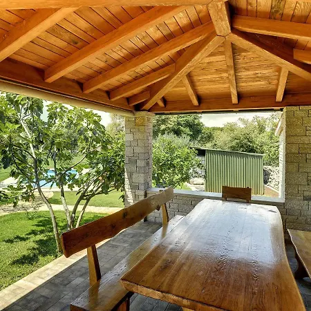 Holiday home Rustic In With Swimming Pool Valtura